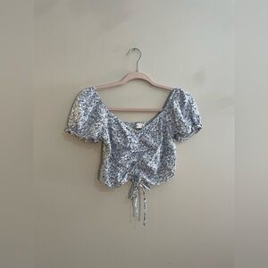 Hollister White and Blue Floral Cropped Capped Sleeves Top